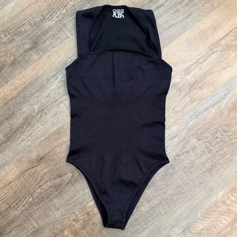NEW OQQ Womens S Black Ribbed Sleeveless Bodysuit Snap Stretch Seamless Tank